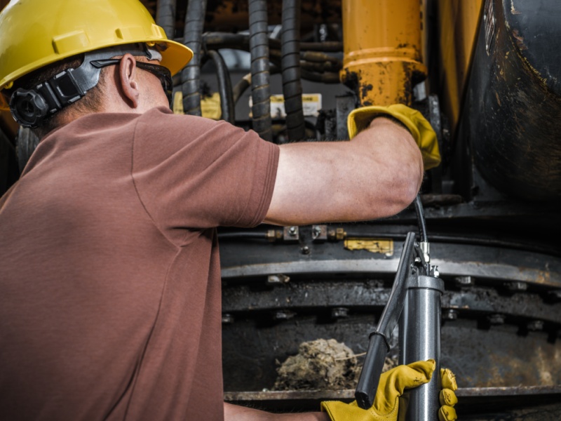 What Are the Components of the Hydraulic System in an Excavator?