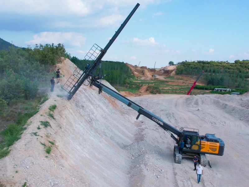 Eficiência sinérgica: por que a dupla escavadeira pesada e empilhadeira é o padrão ouro para operações de mineração.